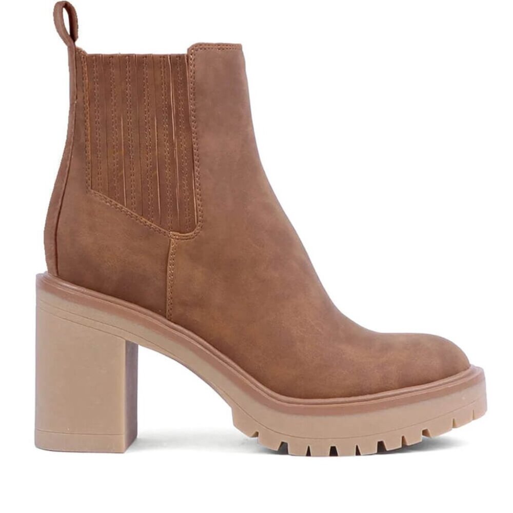 DV by Dolce Vita Tan Block Heel Chelsea Boots — Size 9.5